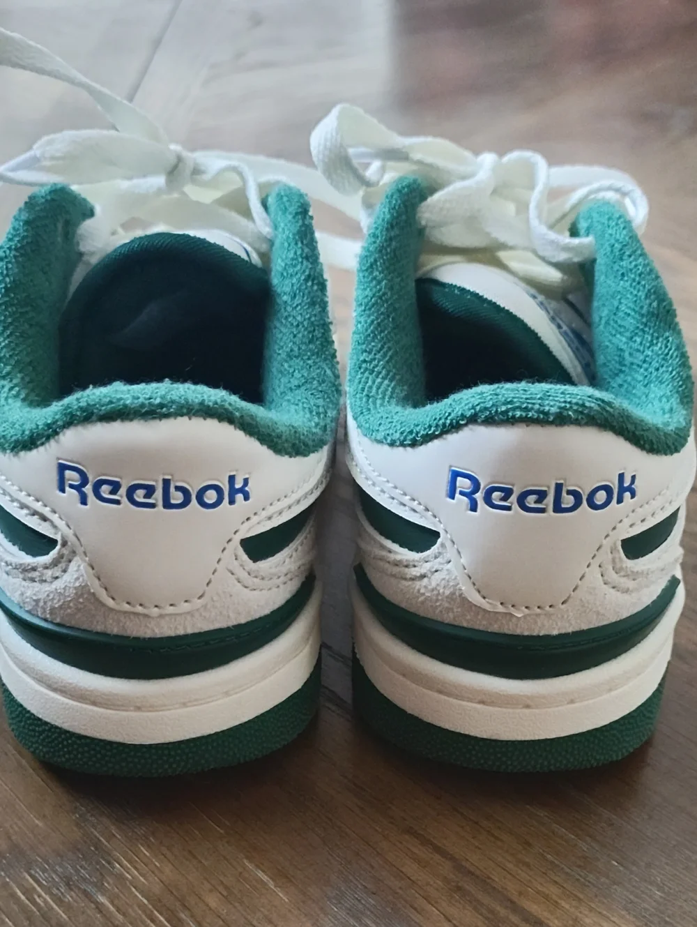 Reebok Kids White & Green Casual Sneakers